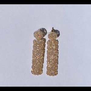 Gold Dangling Earrings!